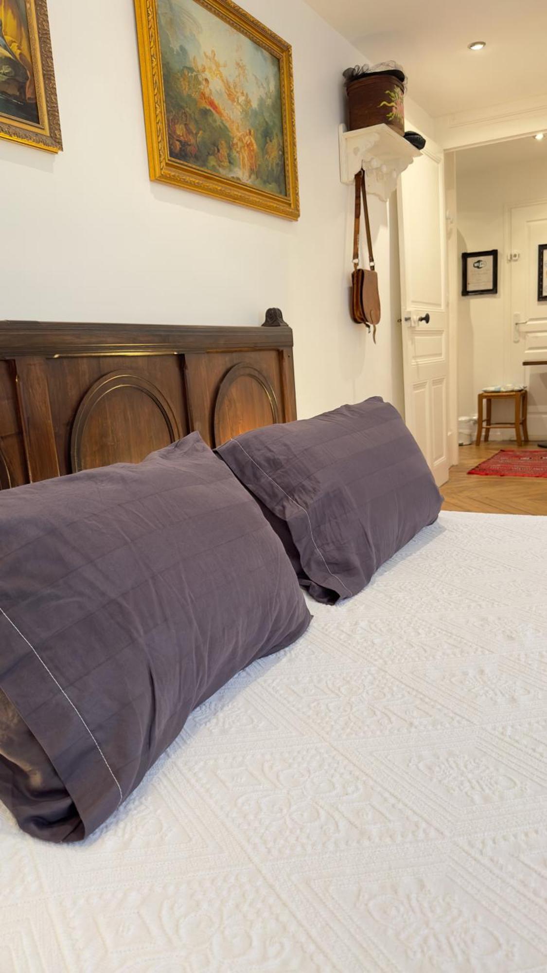 Chambre De Charme Au Coeur Du Vieux Valence - Confort & Calme Luaran gambar